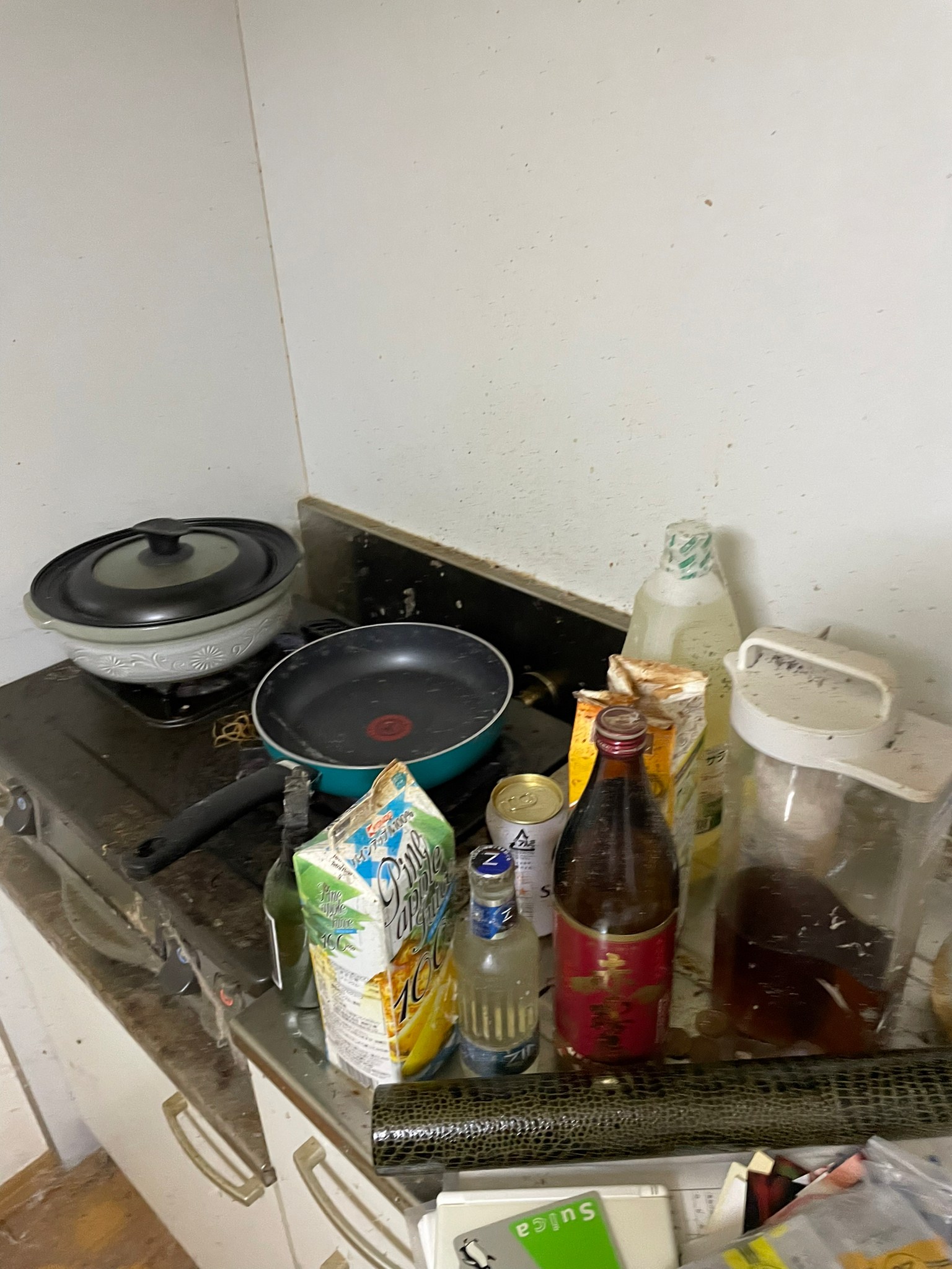 キッチン用品全般の回収前の状態