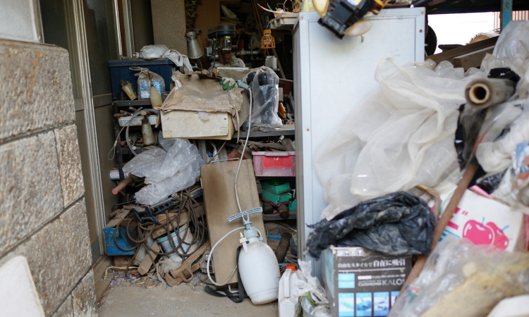 認知症が原因？高齢者の家がゴミ屋敷化する理由と解消法とは